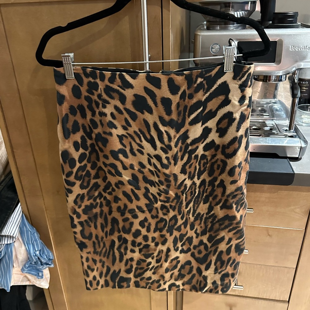 Escada cheetah pattern midi skirt. Size 38.